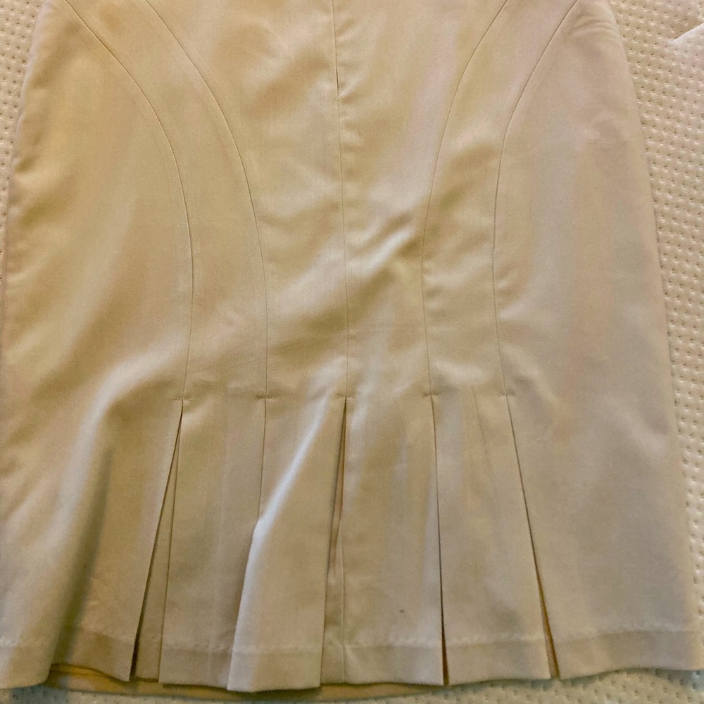 Khaki pencil skirt with pleated back